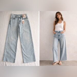 Sincerely Jules Super High Rise Wide Leg Jeans Light Wash Denim 7/28 Raw Hem NWT
